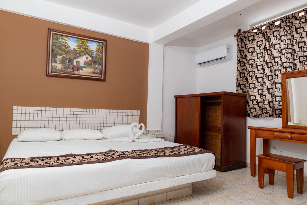 Hotel Las Palmas Cancun Centro エクステリア 写真